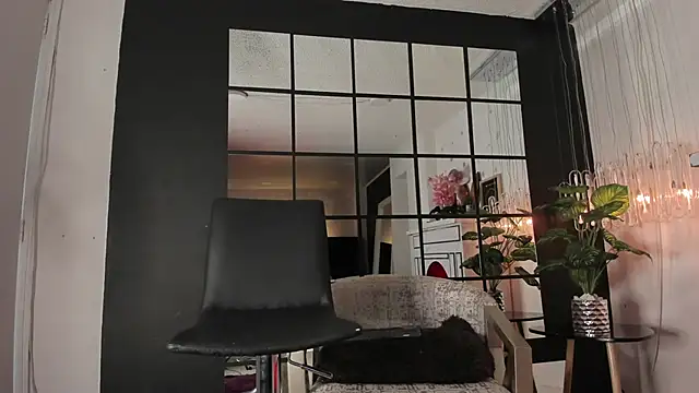 floraginette online show from February 11, 2026, 6:08 pm