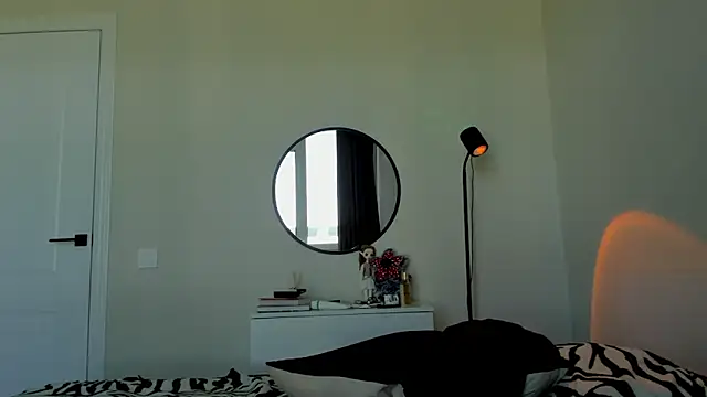 Snapshot of DreamHale_ chatting on May 28, 2026, 12:33 pm DreamHale online show from May 28, 2026, 12:33 pm