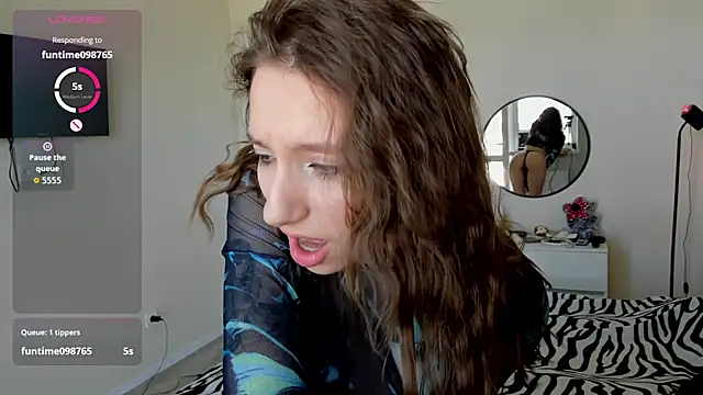 Snapshot of DreamHale_ chatting on April 23, 2026, 12:22 pm DreamHale online show from April 23, 2026, 12:22 pm
