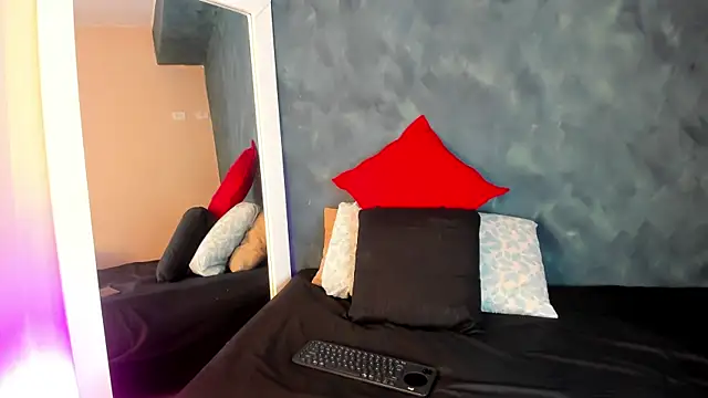 Snapshot of GingerMoon_ chatting on November 7, 2025, 7:07 pm GingerMoon online show from November 7, 2025, 7:07 pm