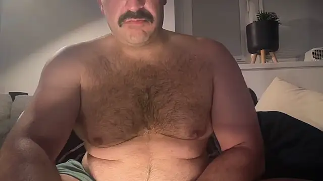 Snapshot of CloudyMuscleBeefy chatting on April 14, 2026, 12:26 am CloudyMuscleBeefy online show from April 14, 2026, 12:26 am