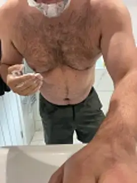Snapshot of CloudyMuscleBeefy chatting on April 3, 2026, 2:56 pm CloudyMuscleBeefy online show from April 3, 2026, 2:56 pm