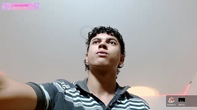 Snapshot of Santy_Stump chatting on October 13, 2025, 9:16 pm Santy Stump online show from October 13, 2025, 9:16 pm