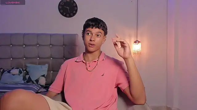 Snapshot of Santy_Stump chatting on November 3, 2025, 8:45 pm Santy Stump online show from November 3, 2025, 8:45 pm