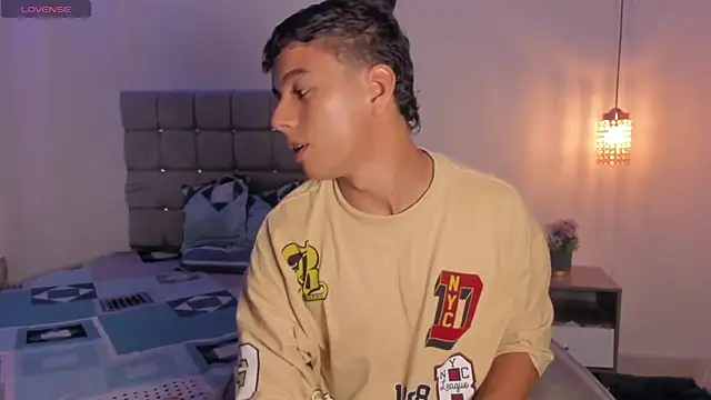 Snapshot of Santy_Stump chatting on November 15, 2025, 9:19 pm Santy Stump online show from November 15, 2025, 9:19 pm