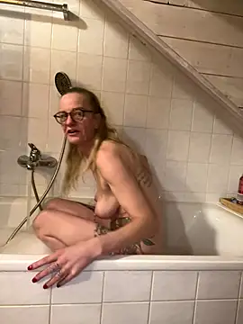 Snapshot of LucyLingerie78 chatting on November 24, 2025, 7:47 pm LucyLingerie78 online show from November 24, 2025, 7:47 pm