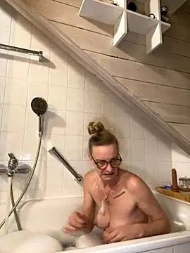 Snapshot of LucyLingerie78 chatting on November 10, 2025, 7:41 pm LucyLingerie78 online show from November 10, 2025, 7:41 pm