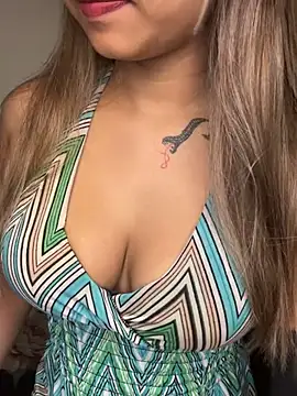Scarlett 1819 online show from May 8, 2026, 6:23 pm