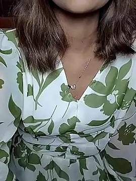 Isha Sax online show from February 11, 2026, 4:29 pm