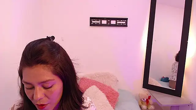 Snapshot of renataj chatting on December 3, 2025, 11:36 pm renataj online show from December 3, 2025, 11:36 pm