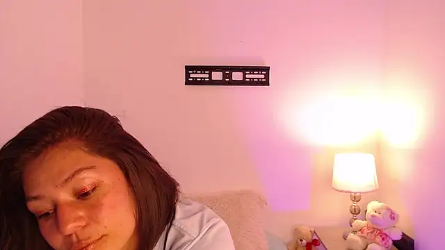 Snapshot of renataj chatting on November 18, 2025, 8:23 pm renataj online show from November 18, 2025, 8:23 pm