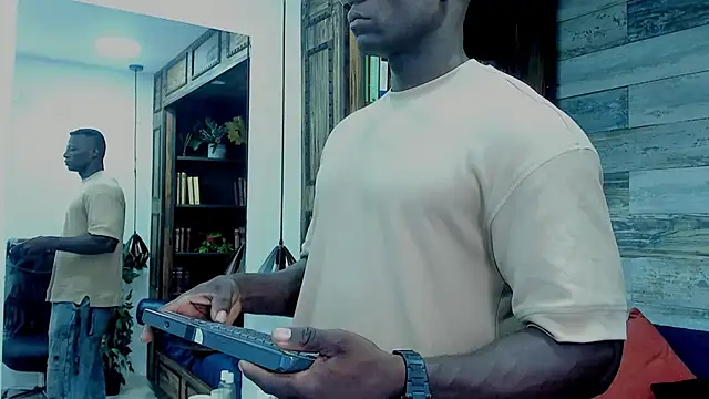 Snapshot of MarcusBlack_ chatting on November 29, 2025, 11:43 am MarcusBlack online show from November 29, 2025, 11:43 am