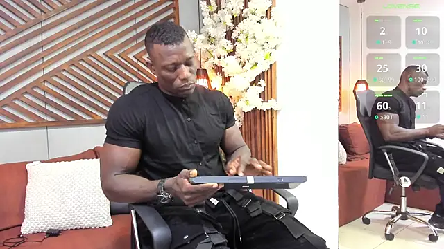 Snapshot of MarcusBlack_ chatting on November 15, 2025, 11:14 am MarcusBlack online show from November 15, 2025, 11:14 am