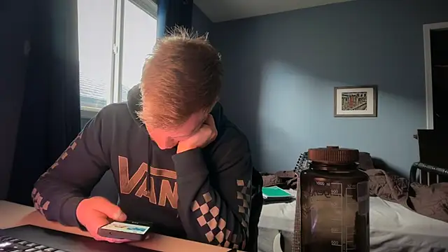 lustylyndon online show from April 23, 2026, 1:57 pm