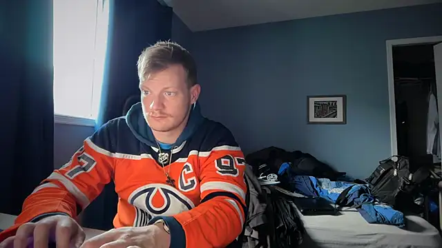 lustylyndon online show from April 27, 2026, 1:31 pm