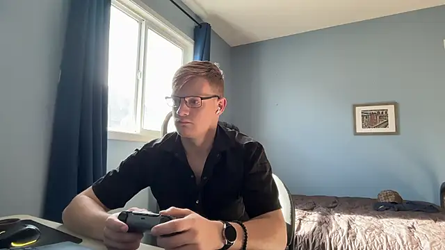 lustylyndon online show from June 14, 2026, 3:24 pm