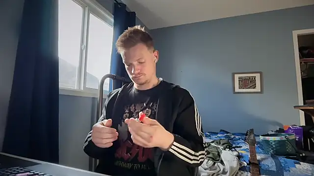 lustylyndon online show from April 10, 2026, 3:19 pm