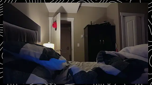 Snapshot of lustylyndon chatting on December 21, 2025, 7:32 am lustylyndon online show from December 21, 2025, 7:32 am