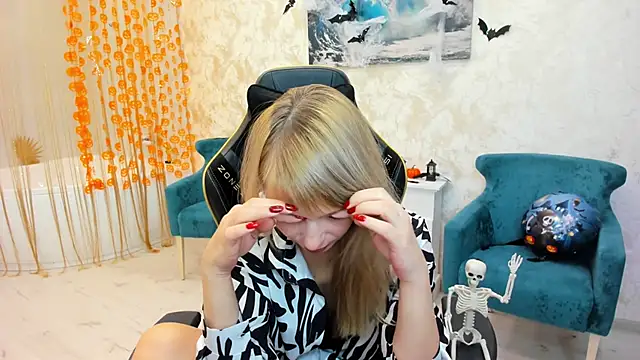 LindaSandy 1 online show from October 26, 2025, 9:10 am