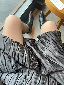 xiaoyuan01 online show from November 18, 2025, 1:21 am