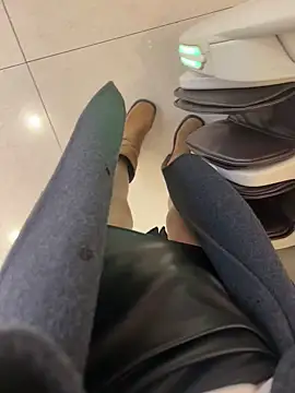 xiaoyuan01 online show from October 20, 2025, 2:24 am