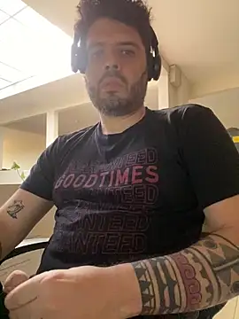 Snapshot of uto857 chatting on November 18, 2025, 8:45 pm uto857 online show from November 18, 2025, 8:45 pm