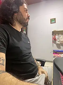 Snapshot of uto857 chatting on September 29, 2025, 3:06 pm uto857 online show from September 29, 2025, 3:06 pm