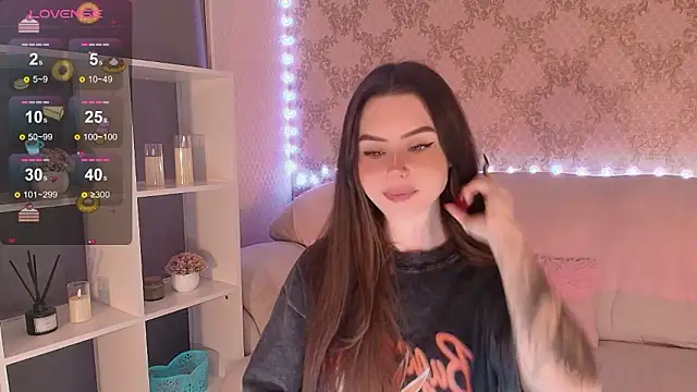 Snapshot of HolyMiax chatting on March 3, 2026, 3:35 am HolyMiax online show from March 3, 2026, 3:35 am