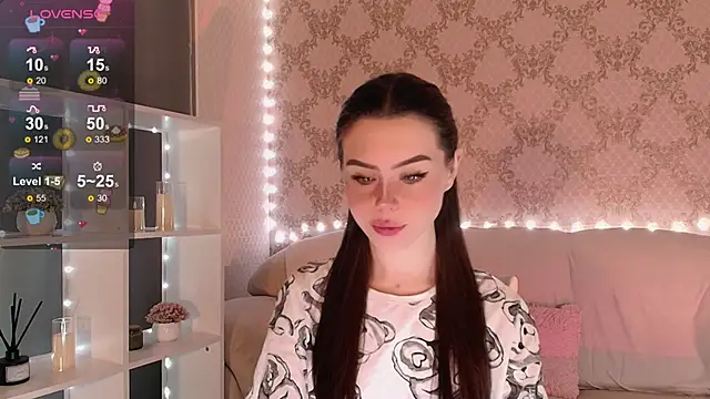 Snapshot of HolyMiax chatting on December 4, 2025, 3:05 am HolyMiax online show from December 4, 2025, 3:05 am