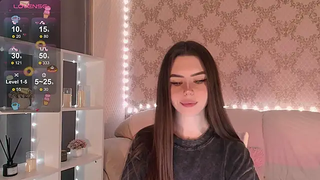 Snapshot of HolyMiax chatting on December 18, 2025, 3:55 am HolyMiax online show from December 18, 2025, 3:55 am