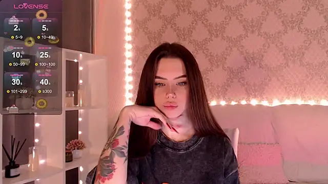 Snapshot of HolyMiax chatting on November 8, 2025, 3:32 am HolyMiax online show from November 8, 2025, 3:32 am