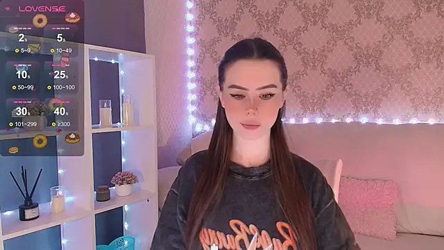 Snapshot of HolyMiax chatting on February 24, 2026, 4:13 am HolyMiax online show from February 24, 2026, 4:13 am