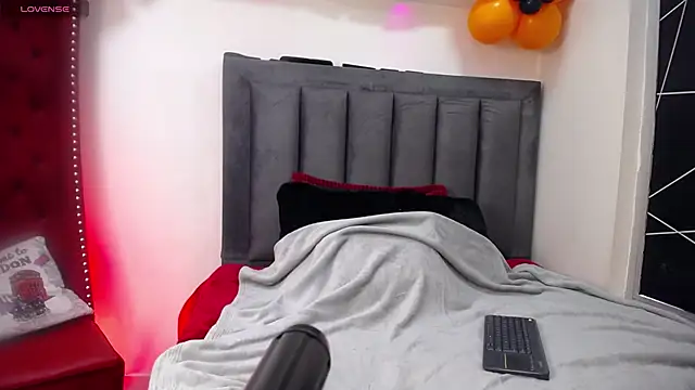 EmmaJhomson online show from October 14, 2025, 8:20 pm