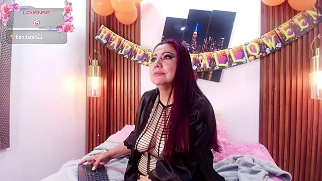 EmmaJhomson online show from October 12, 2025, 9:43 am