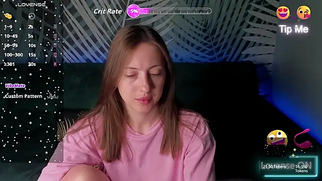 Snapshot of ChristyCrayme chatting on June 20, 2026, 10:04 pm ChristyCrayme online show from June 20, 2026, 10:04 pm