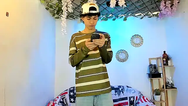 Snapshot of Bastian_boyshot77 chatting on November 17, 2025, 2:21 pm Bastian boyshot77 online show from November 17, 2025, 2:21 pm