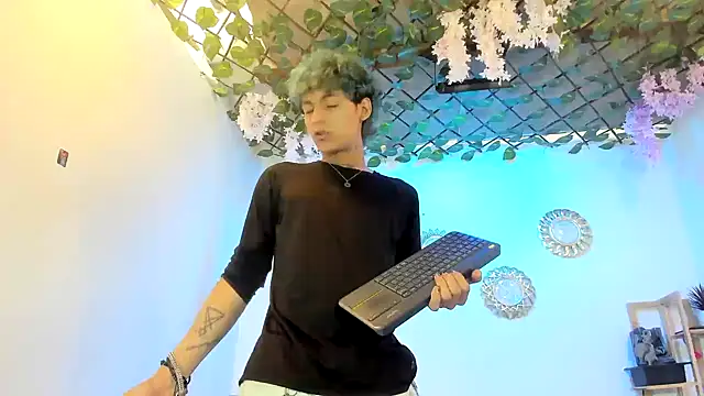 Snapshot of Bastian_boyshot77 chatting on October 25, 2025, 2:50 pm Bastian boyshot77 online show from October 25, 2025, 2:50 pm