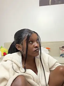 Snapshot of Lil-shawrie chatting on October 5, 2025, 8:10 pm Lil-shawrie online show from October 5, 2025, 8:10 pm