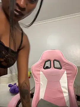 Snapshot of Lil-shawrie chatting on September 17, 2025, 6:32 pm Lil-shawrie online show from September 17, 2025, 6:32 pm