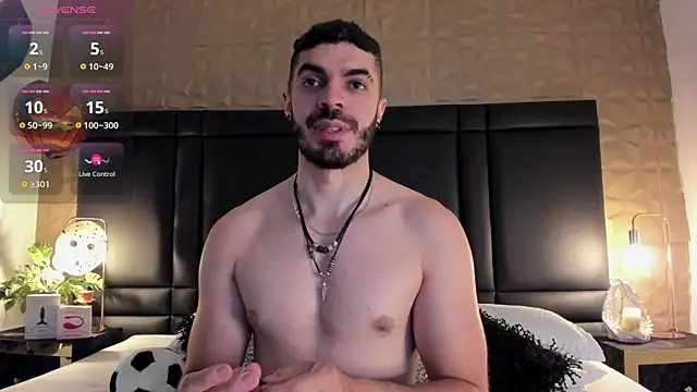 Snapshot of AxelThompson_ chatting on October 31, 2025, 12:13 pm AxelThompson online show from October 31, 2025, 12:13 pm