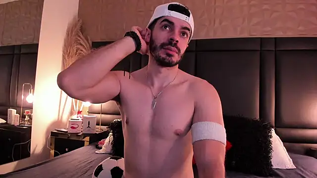 Snapshot of AxelThompson_ chatting on November 19, 2025, 11:21 am AxelThompson online show from November 19, 2025, 11:21 am