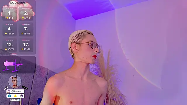 liiamluna  online show from February 26, 2026, 9:31 am