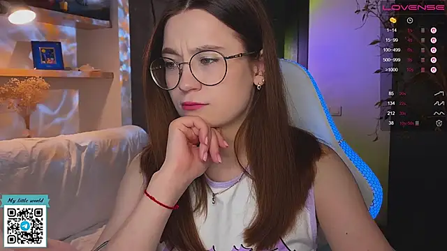 mia here online show from November 24, 2025, 2:11 am