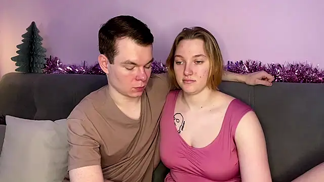 julielourens online show from December 15, 2025, 8:09 am