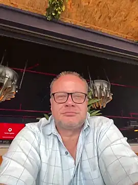 bubblebuttslut47 online show from February 28, 2025, 2:09 am