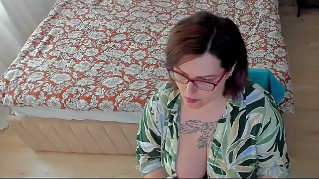 Squirt Kimm online show from April 19, 2026, 1:01 pm