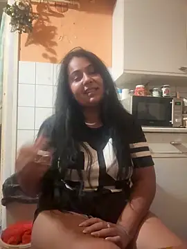 Snapshot of Melissa10 chatting on October 13, 2025, 10:10 pm Melissa10 online show from October 13, 2025, 10:10 pm