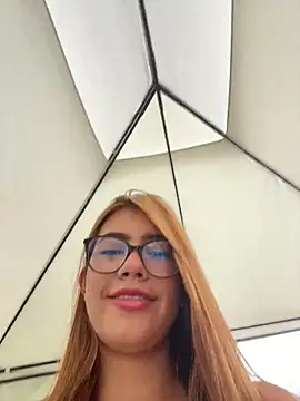 Snapshot of sara_calderon chatting on February 12, 2026, 1:33 pm sara calderon online show from February 12, 2026, 1:33 pm