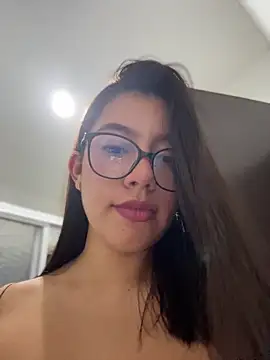 Snapshot of sara_calderon chatting on May 26, 2026, 12:25 pm sara calderon online show from May 26, 2026, 12:25 pm