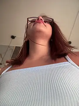 Snapshot of sara_calderon chatting on February 26, 2026, 1:33 pm sara calderon online show from February 26, 2026, 1:33 pm